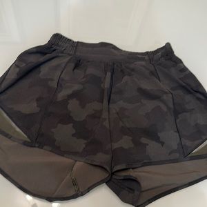 camo lululemon shorts, hotty hot, 4, 4”